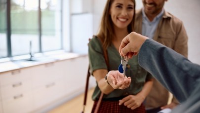 Ceny mieszkań mogą spaść do wiosny 2026 roku. Eksperci prognozują też odbicie