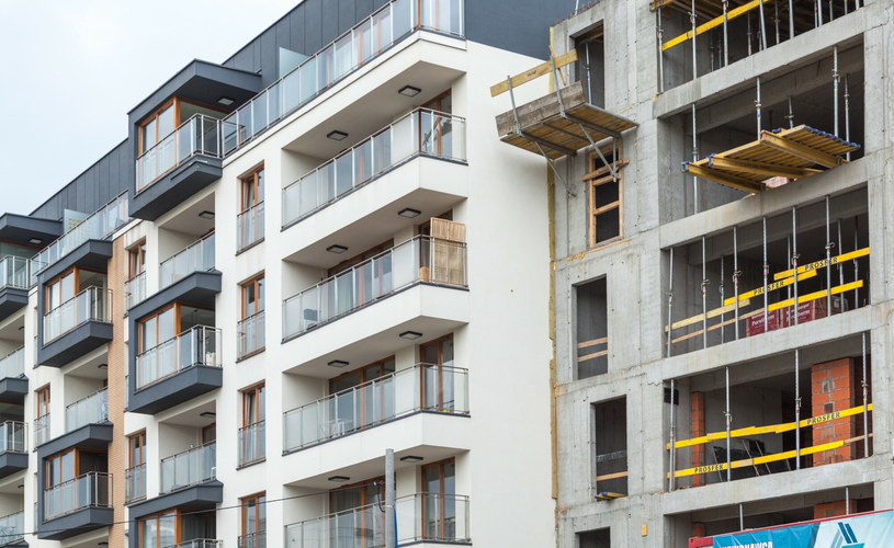 Ceny nowych mieszkań rosną z miesiąca na miesiąc /Arkadiusz Ziółek /East News