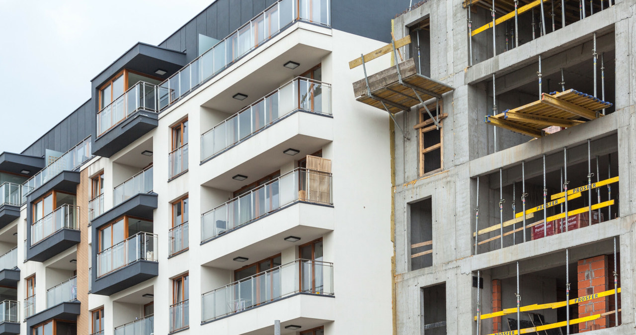 Ceny nowych mieszkań rosną z miesiąca na miesiąc /Arkadiusz Ziółek /East News