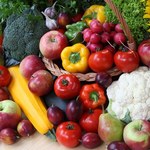 Ceny owoców i warzyw spadają na łeb na szyję