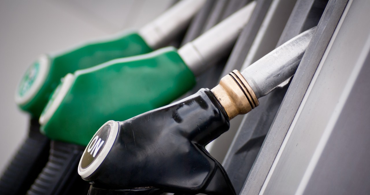 Ceny paliw będą spadać! /123RF/PICSEL
