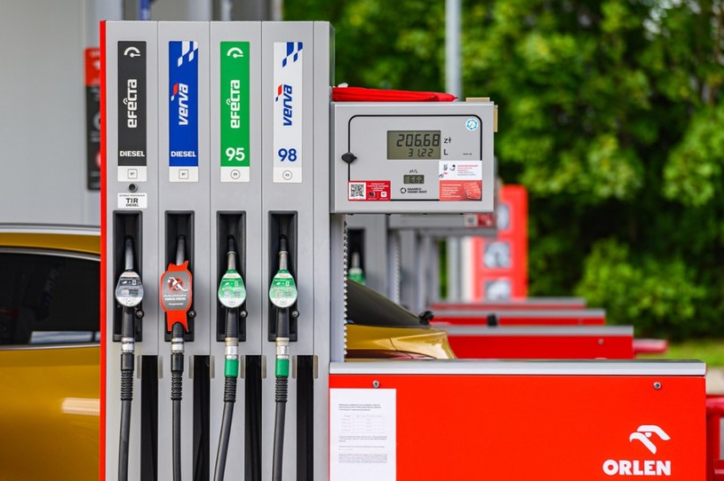 Ceny paliw już tak wysokie, jak w zeszłym roku /Piotr Hukalo /East News