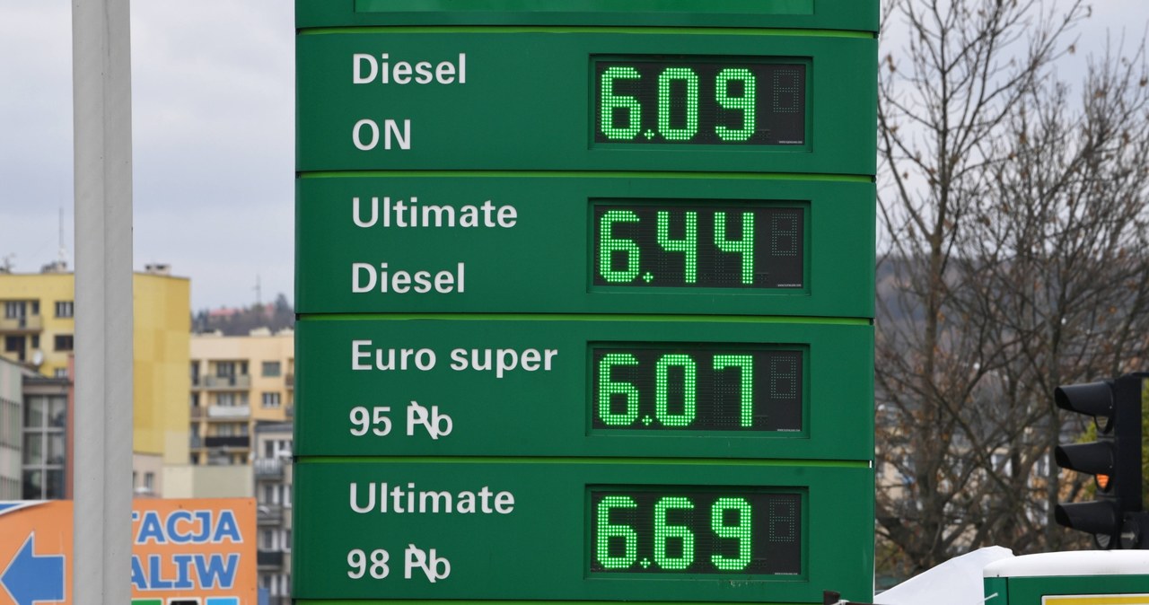 Ceny paliw na jednej z przemyskich stacji benzynowych /PAP