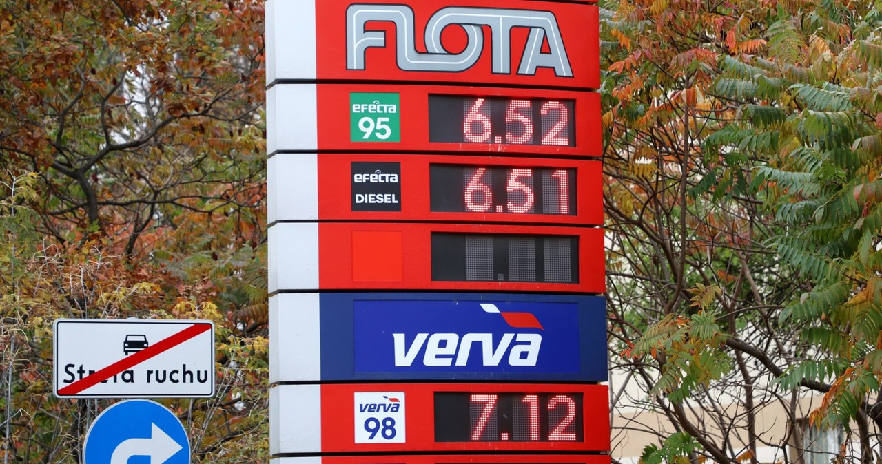 Ceny paliw na stacjach benzynowych są różne nawet w tym samym mieście /Piotr Molecki/East News /East News