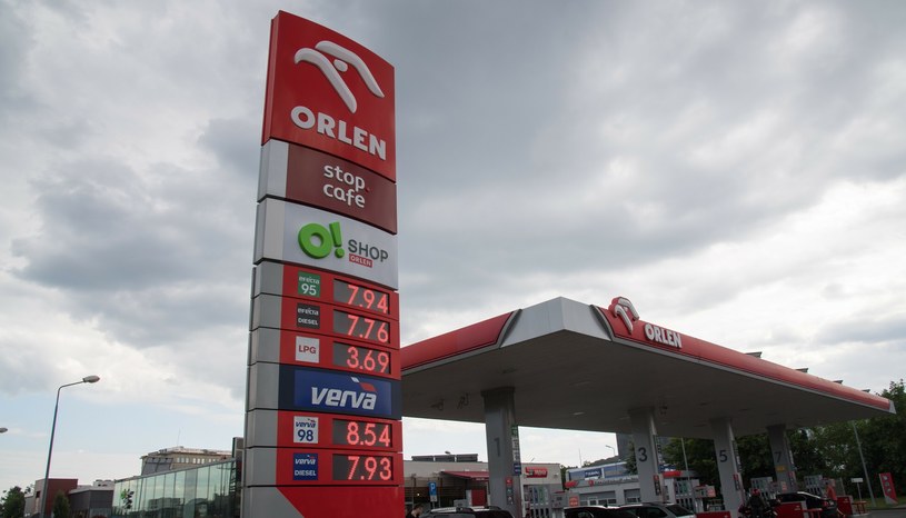 Ceny paliw na stacjach Orlenu mają zostać obniżone na początku wakacji /Wojciech Strozyk/ /Reporter
