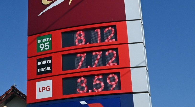Ceny paliw rosną mimo obniżonej stawki VAT /M. Lasyk /East News