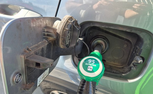 Ceny paliw spadają. Czy to zapowiedź gospodarczego spowolnienia?