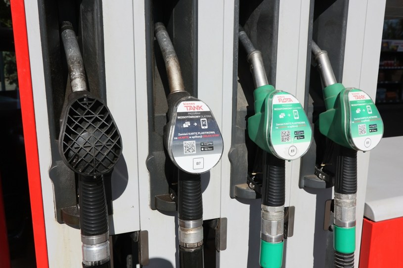 Ceny paliw spadają i ta tendencja utrzyma się w przyszłym tygodniu /Wojciech Olkuśnik /East News