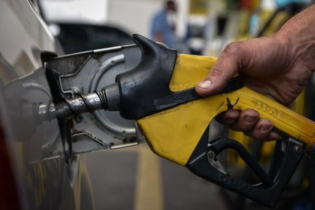 Ceny paliw to problem nie tylko osób prywatnych /AFP