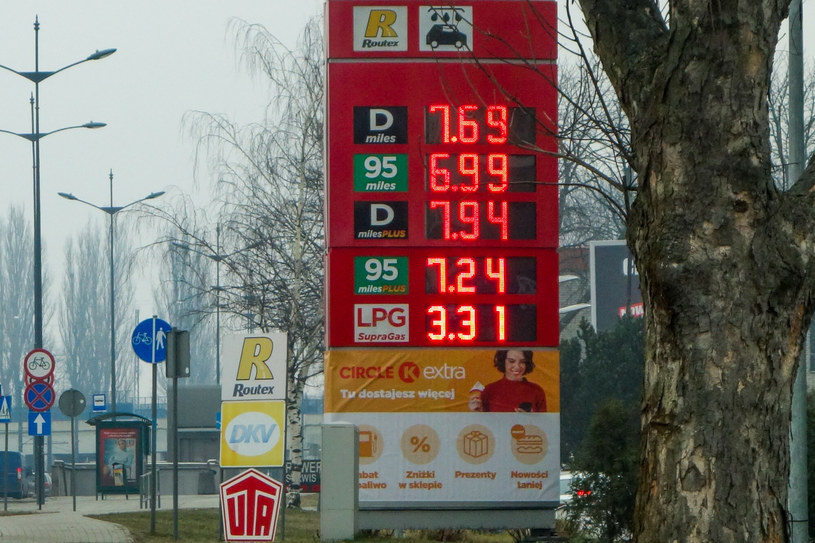 Ceny paliw w Polsce już teraz osiągają rekordowe wyniki, a będzie jeszcze gorzej /Piotr Kamionka /Reporter