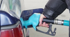 Ceny paliw w Polsce spadną? Minister finansów odpowiada