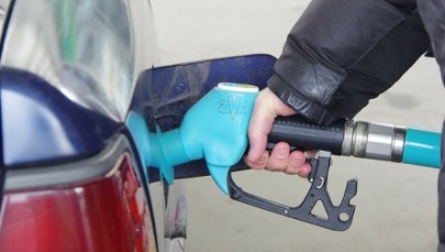 Ceny paliw w Polsce spadną? Minister finansów odpowiada