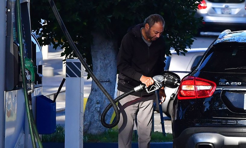 Ceny paliw w porównaniu z poziomem z ubiegłego weekendu są wyraźnie niższe /AFP