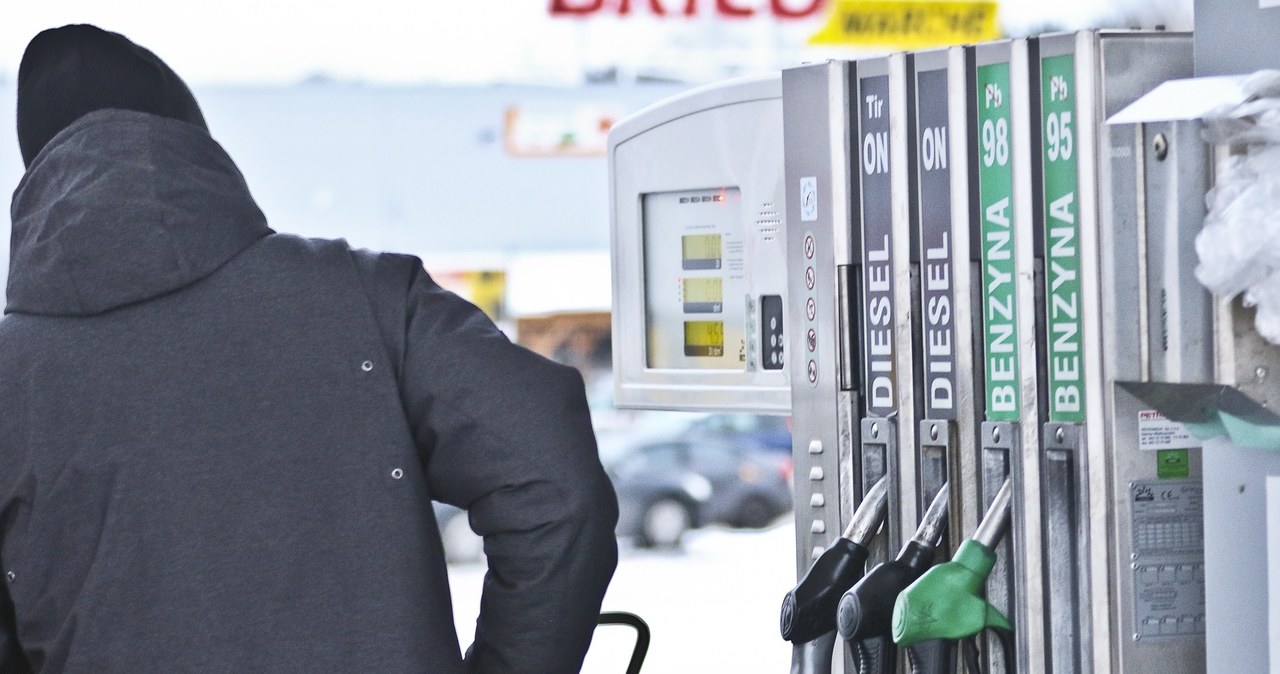 Ceny paliw zauważalnie się obniżyły /Piotr Jędzura /Reporter