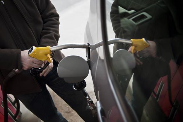 Ceny paliw znów pójdą do góry. Co mogą zrobić kierowcy, aby zaoszczędzić? /AFP