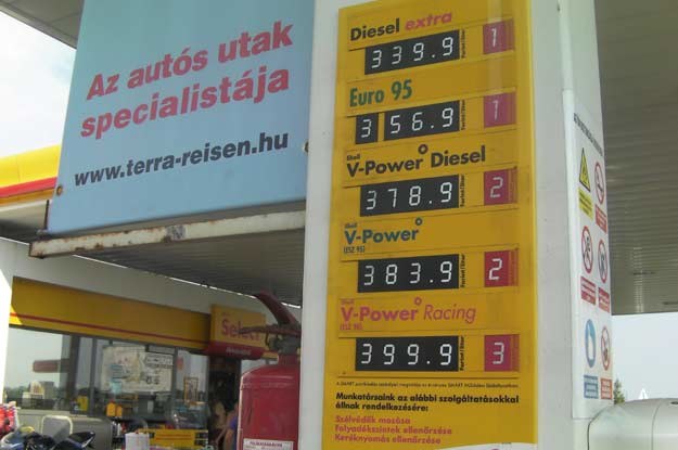 Ceny paliwa na Węgrzech. 1 forint =  0.0150 zł /INTERIA.PL