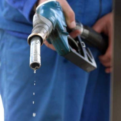 Ceny paliwa wahają się w zależności od miast /AFP