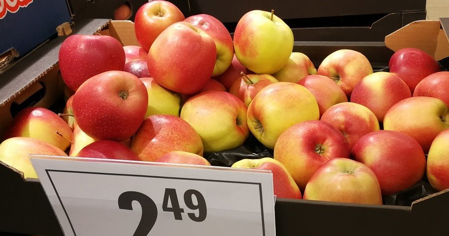 Ceny pomarańczy i jabłek spadają. Reszta owoców zdrożała /MondayNews