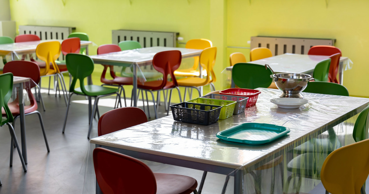 Ceny posiłków w szkolnych stołówkach pójdą w górę /Robert Stachnik /Reporter