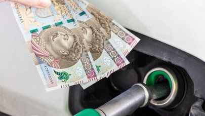 Ceny ropy biją rekordy. "Pracujcie z domów, zwolnijcie na drodze"