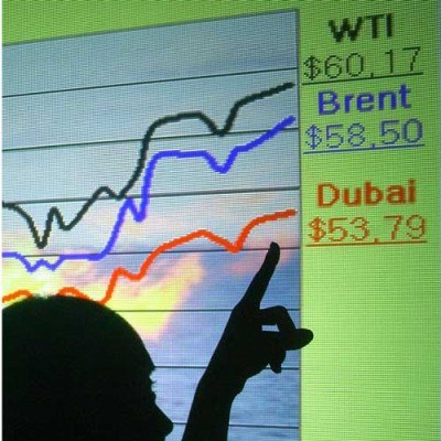 Ceny ropy naftowej są kluczowe w procesie ożywienia gospodarki światowej /AFP