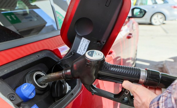 Ceny ropy znów szybują. Iran straszy, że dojdą do 200 dolarów za baryłkę