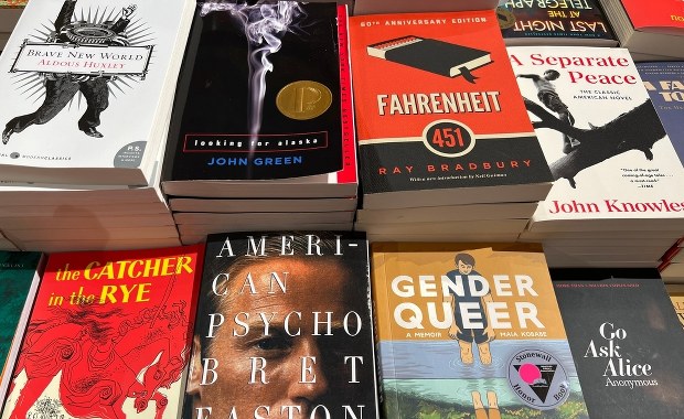 Cenzura w USA. Ze szkół znika "Folwark zwierzęcy", "Piotruś Pan" i "Gra o Tron"