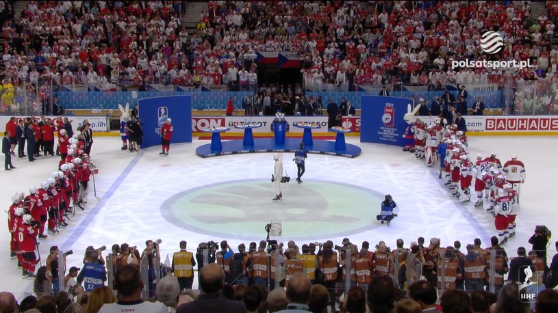 Ceremonia medalowa po finale MŚ Elity w hokeju na lodzie. WIDEO
