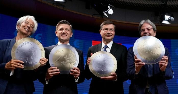 Ceremonia podpisania w Brukseli umowy o wprowadzeniu euro w Chorwacji w lipcu 2022 r. /Virginia Mayo/AP/dpa/picture alliance /Deutsche Welle