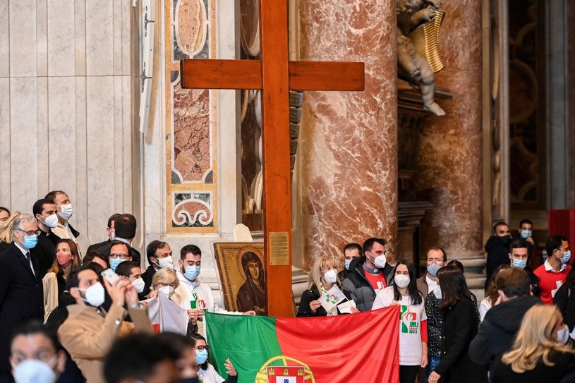 Ceremonia przekazania krzyża Światowych Młodzieży /VINCENZO PINTO /PAP/EPA