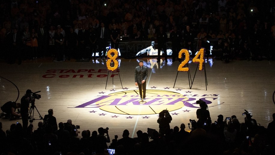 Ceremonia upamiętniająca Kobe'ego Bryanta /ETIENNE LAURENT /PAP/EPA