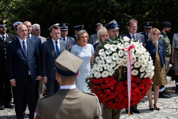 Ceremonia złożenia kwiatów przy pomniku 3. Dywizji Strzelców Karpackich na wzgórzu 593 w Cassino /Adam Guz /PAP