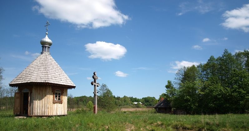 Cerkiew w skansenie w Białowieży /123RF/PICSEL