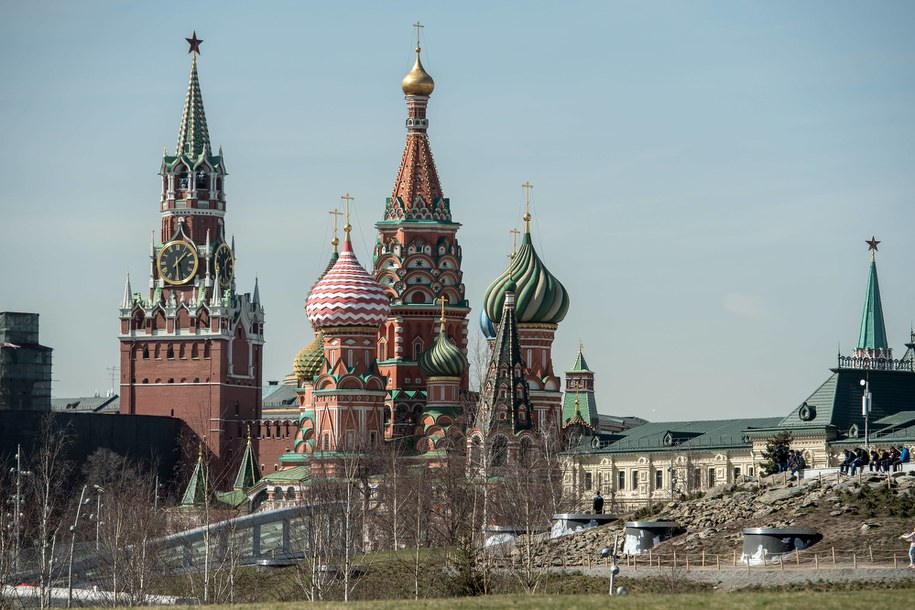 Cerkiew Wasyla Błogosławionego i Kreml / 	Wojciech Pacewicz    /PAP