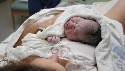 Cesarki wykonywane są na potęgę. Eksperci alarmują: To już epidemia! 