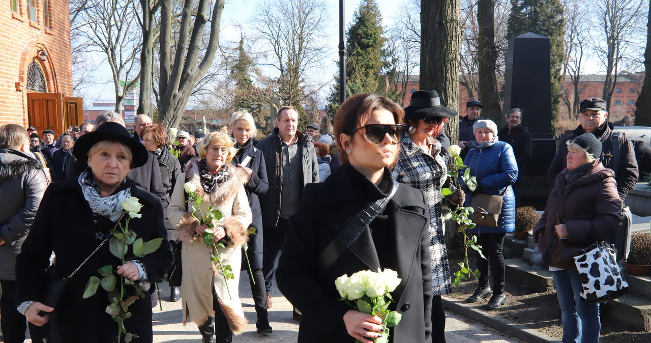 Cezarego Mocka pożegnała Marta Manowska i uczestnicy "Sanatorium miłości" /Grzegorz Galasinski/DZIENNIK LODZKI/Polska Press /East News