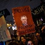 Cezary 2020: Protesty przed ceremonią przeciwko Polańskiemu, policja użyła gazu