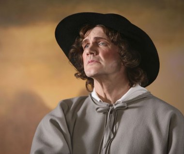 Cezary Pazura zagrał główną rolę. Wcielił się w prowincjonalnego tenora operowego, Mariusza, który jest ulubieńcem wszystkich w swoim miasteczku.