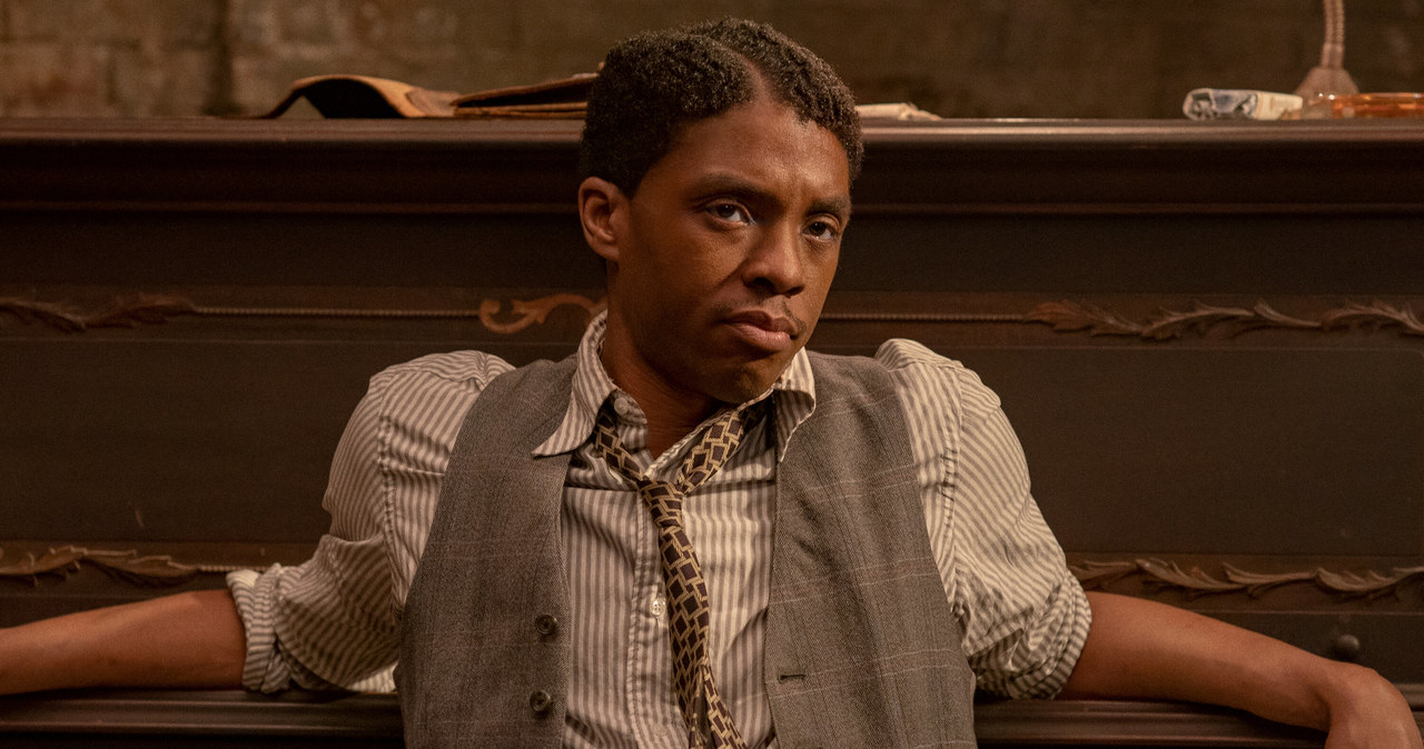 ​Chadwick Boseman w scenie z filmu "Ma Rainey: Matka Bluesa" /materiały prasowe