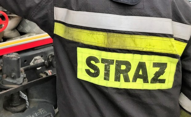 Chałupy: Samochód wjechał w budynek. Jedna osoba ranna