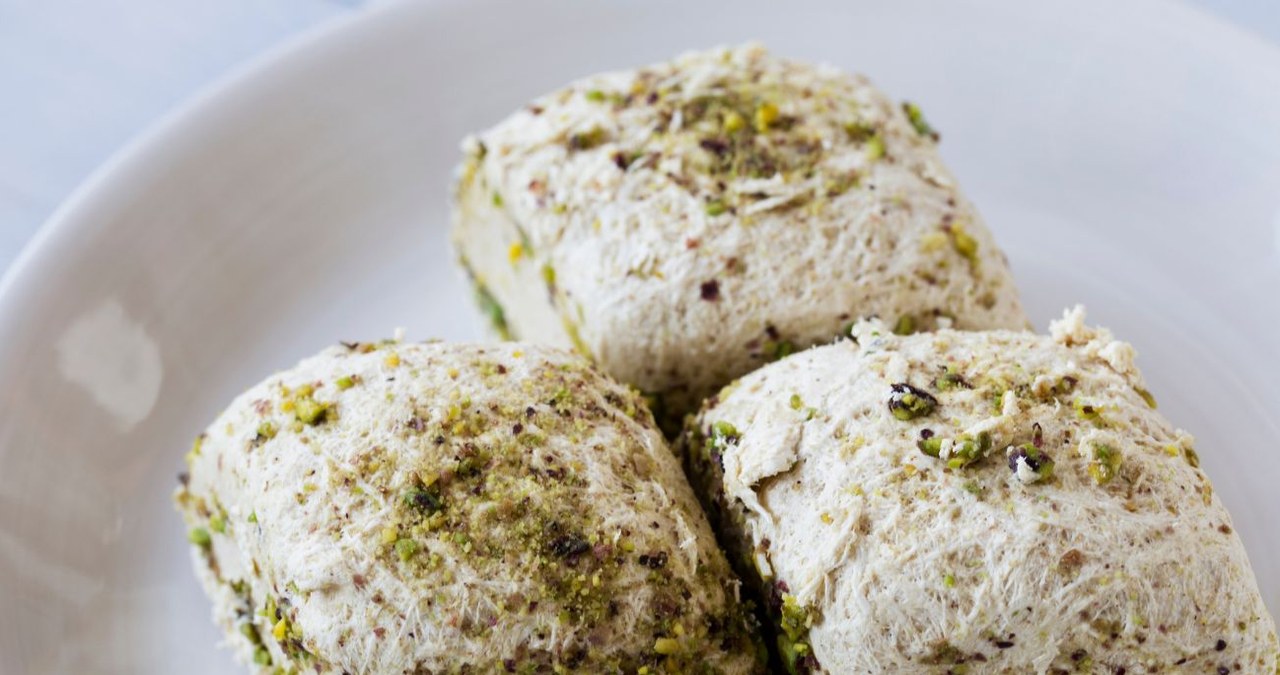 Chałwa - jak zrobić ją w domu? /oykuozgu /Canva Pro