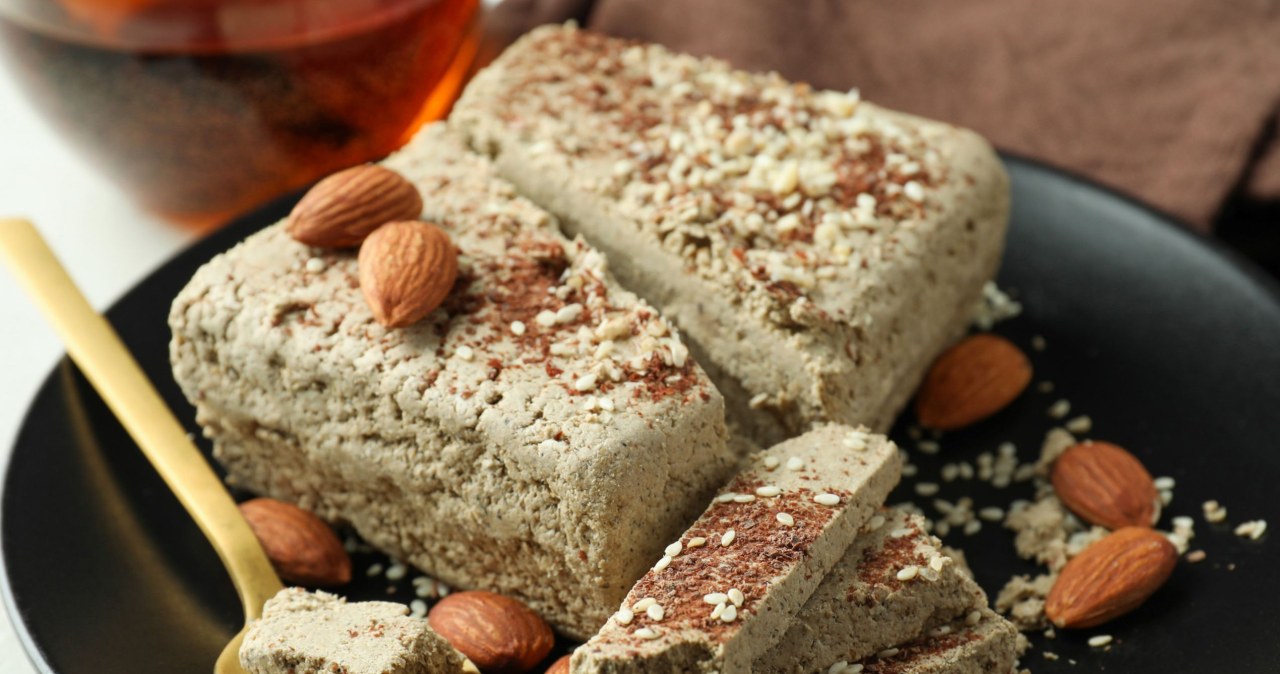 Chałwa migdałowa to pyszna i zdrowa przekąska, którą możesz jeść zamiast sklepowych słodyczy /atlasfoto /123RF/PICSEL