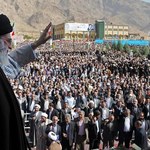 Chamenei: Kraje spoza regionu wtrącają się w sprawy Bliskiego Wschodu