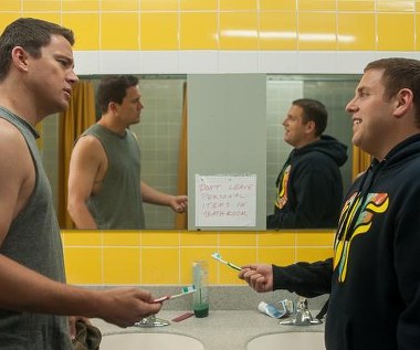 Channing Tatum i Jonah Hill w scenie z filmu "22 Jump Street"