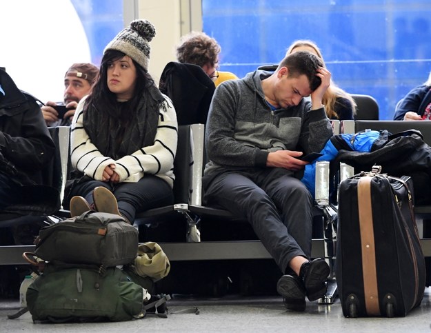 Chaos na lotnisku Gatwick /FACUNDO ARRIZABALAGA /PAP/EPA