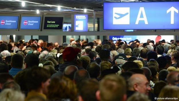 Chaos na lotnisku we Frankfurcie. Lufthansa zaleca pociągi /Deutsche Welle