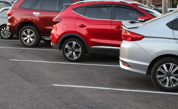 Chaos przed Morskim Okiem. Turyści nie wykupują parkingowych miejscówek