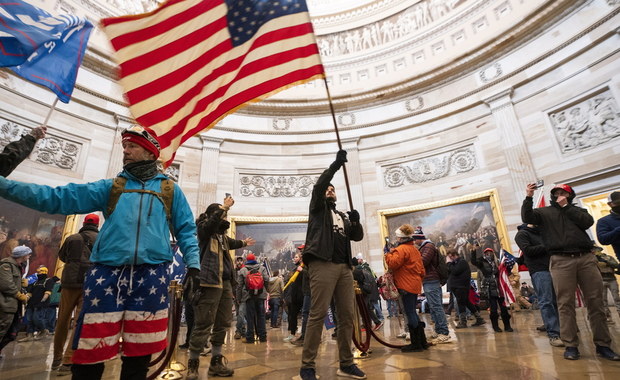 Chaos w USA. Zwolennicy Trumpa wdarli się do Kapitolu