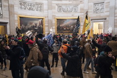 Chaos w Waszyngtonie: Demonstranci wtargnęli do Kongresu 
