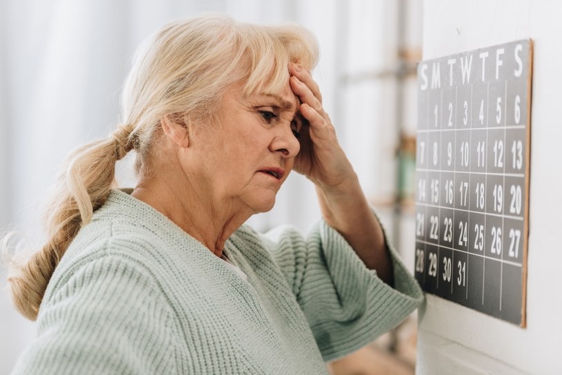 Charakterystyczne dla choroby Alzheimera jest poczucie zagubienia w czasie i przestrzeni /123RF/PICSEL